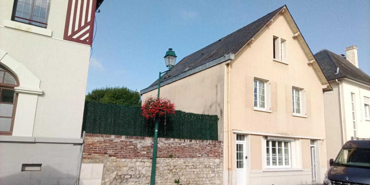 Le Plain Pied Sur Place Le Mêle-sur-Sarthe Eksteriør bilde