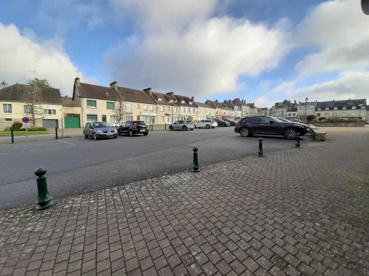 Le Plain Pied Sur Place Le Mêle-sur-Sarthe Eksteriør bilde